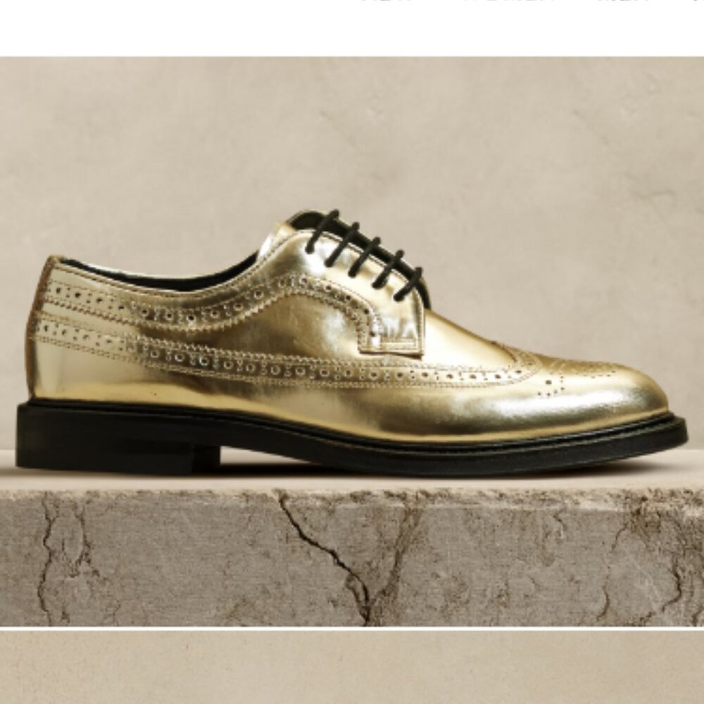 NIB Banana Republic gold leather oxfords,  size 8, made on Portugal